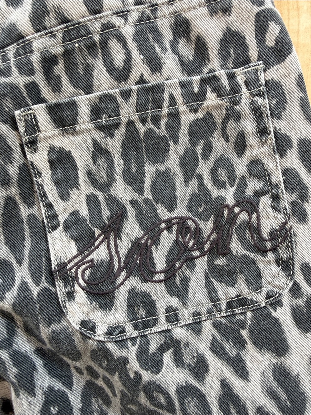 Leopard Print Grey Wide-Leg Women’s Jeans - Picture 8 of 10